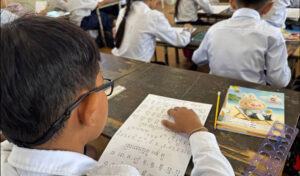 PM urges Cambodians to broaden literacy definition