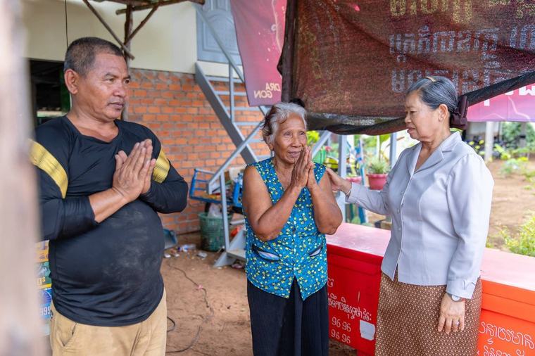 សម្តេច ម៉ែន សំអន អញ្ជើញជួបសំណេះសំណាលប្រជាពលរដ្ឋភៀសសឹក នៅភូមិរង់ចាំ ខេត្តបន្ទាយមានជ័យ