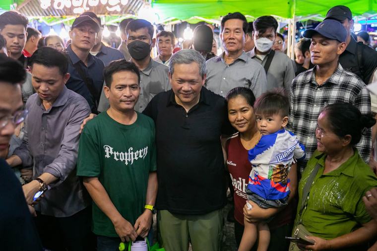 ក្រោយនាំភរិយា និងកូនទៅលេង Walk Street សម្រេចដូចបំណង, សម្តេចបវរធិបតី ហ៊ុន ម៉ាណែត កោតសរសើរសាលារាជធានីភ្នំពេញ ដែលរៀបចំសន្តិសុខ និងសណ្តាប់ធ្នាប់បានយ៉ាងល្អ