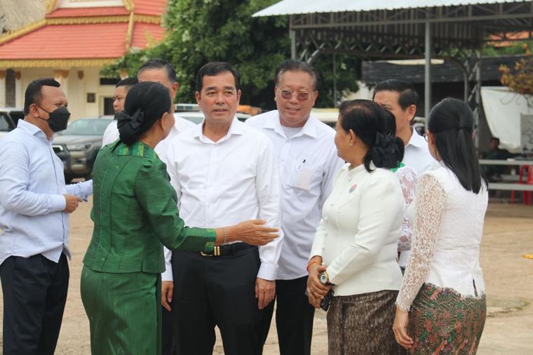 ថ្នាក់ដឹកនាំខេត្តកំពង់ចាម ប្រារព្ធពិធីបញ្ចុះបឋមសិលា សាងសង់សាលាបុណ្យនៅវត្តភ្នំប្រុស ស្រុកកំពង់សៀម